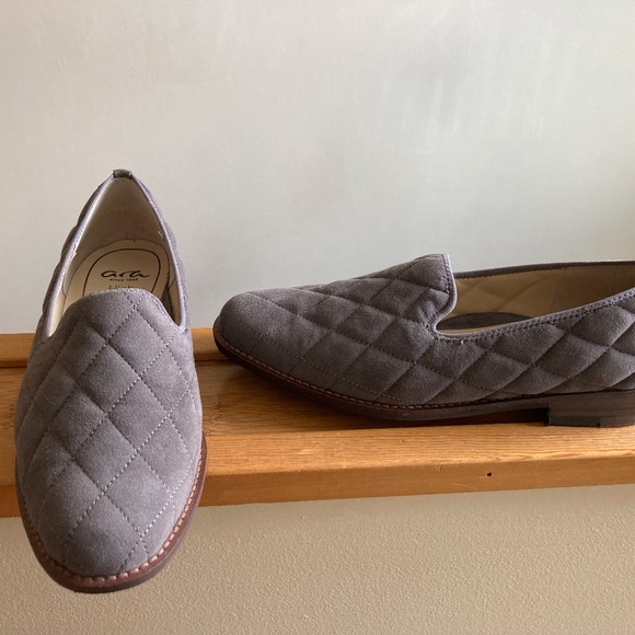 Ara  KATRICE  QUILTED GRAY SUEDE LOAFER  SIZE 8  WITH ORIGINAL BOX  PRE OWNED - Picture 2 of 5